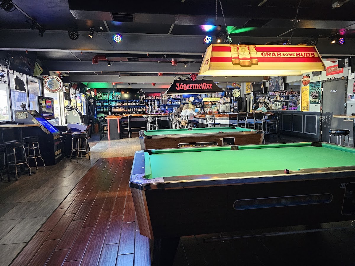 Hanky Panky's Lounge - Photo 2