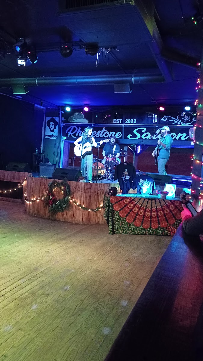 Rhinestone Saloon - Photo 1