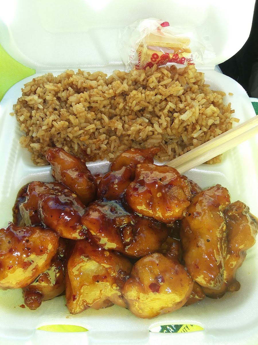 Tang's Restaurant - Photo 5