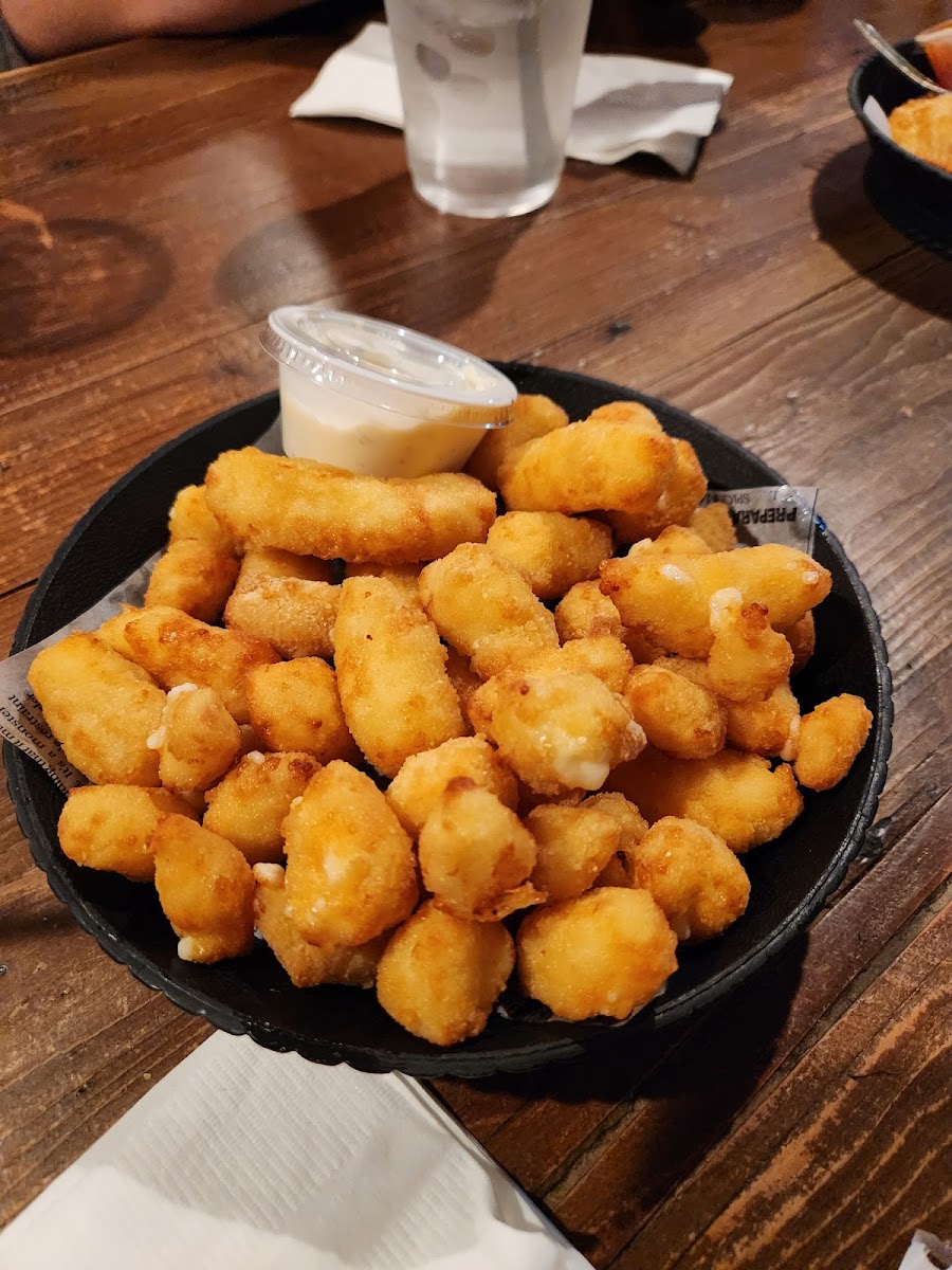 Erin's Pub 'N' Grub - Photo 3