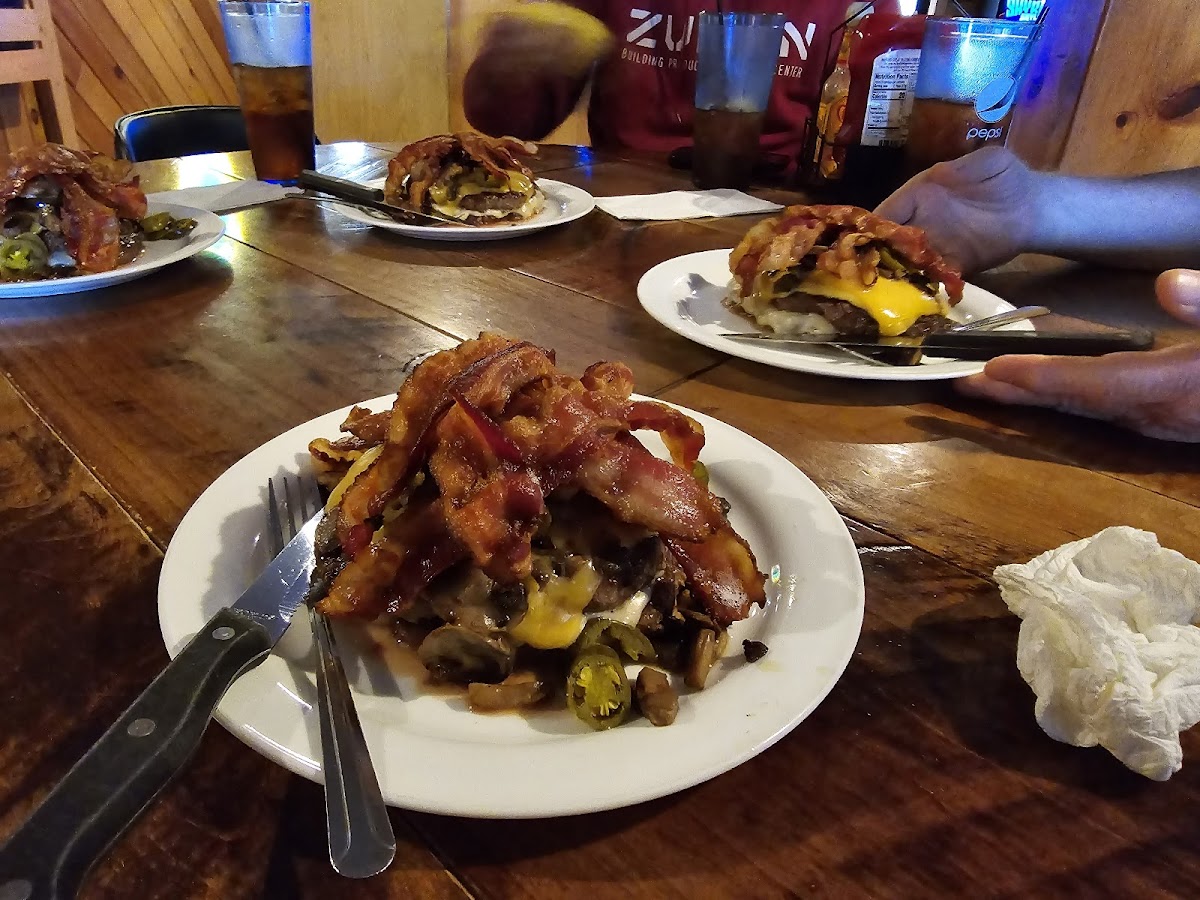 Erin's Pub 'N' Grub - Photo 5