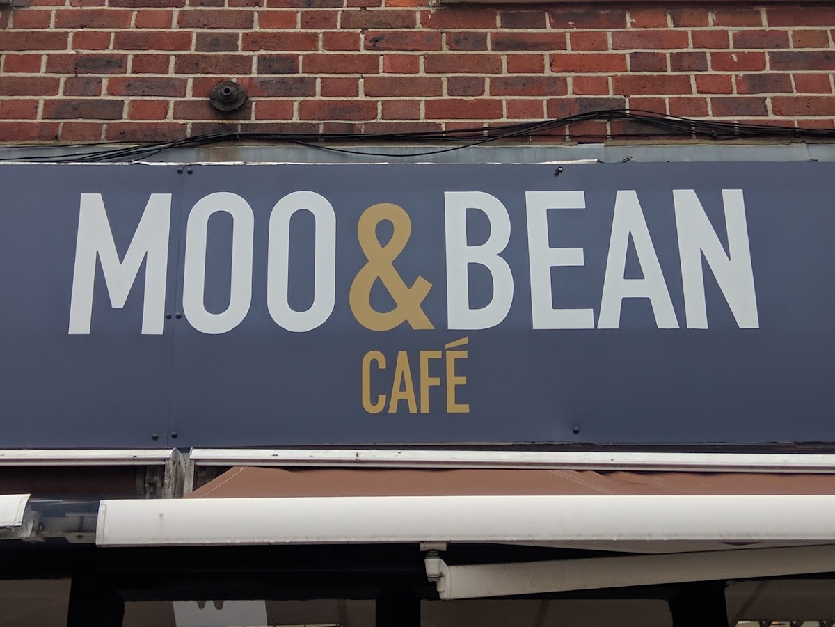 Moo & Bean Cafe - Photo 2