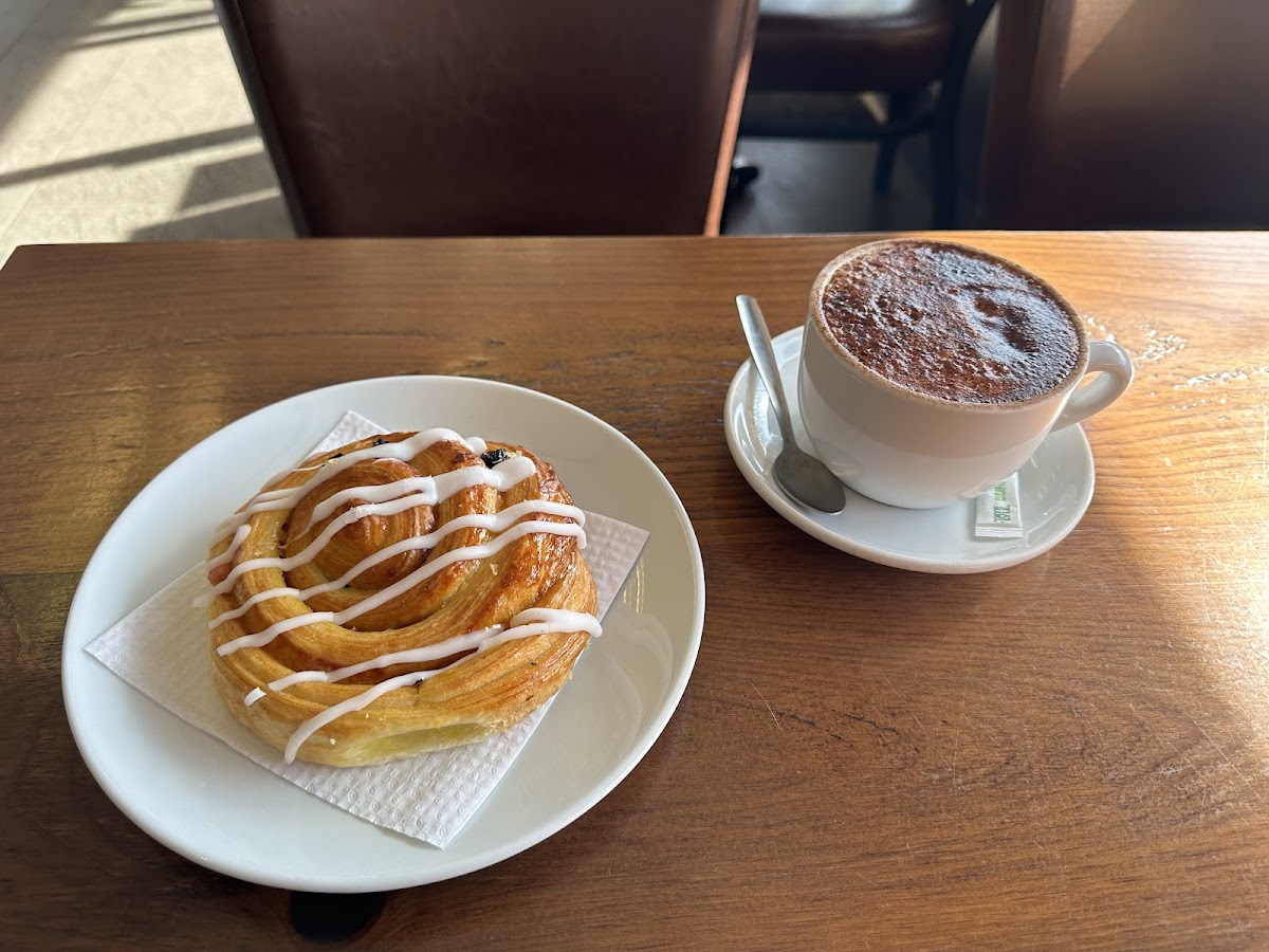 Moo & Bean Cafe - Photo 6