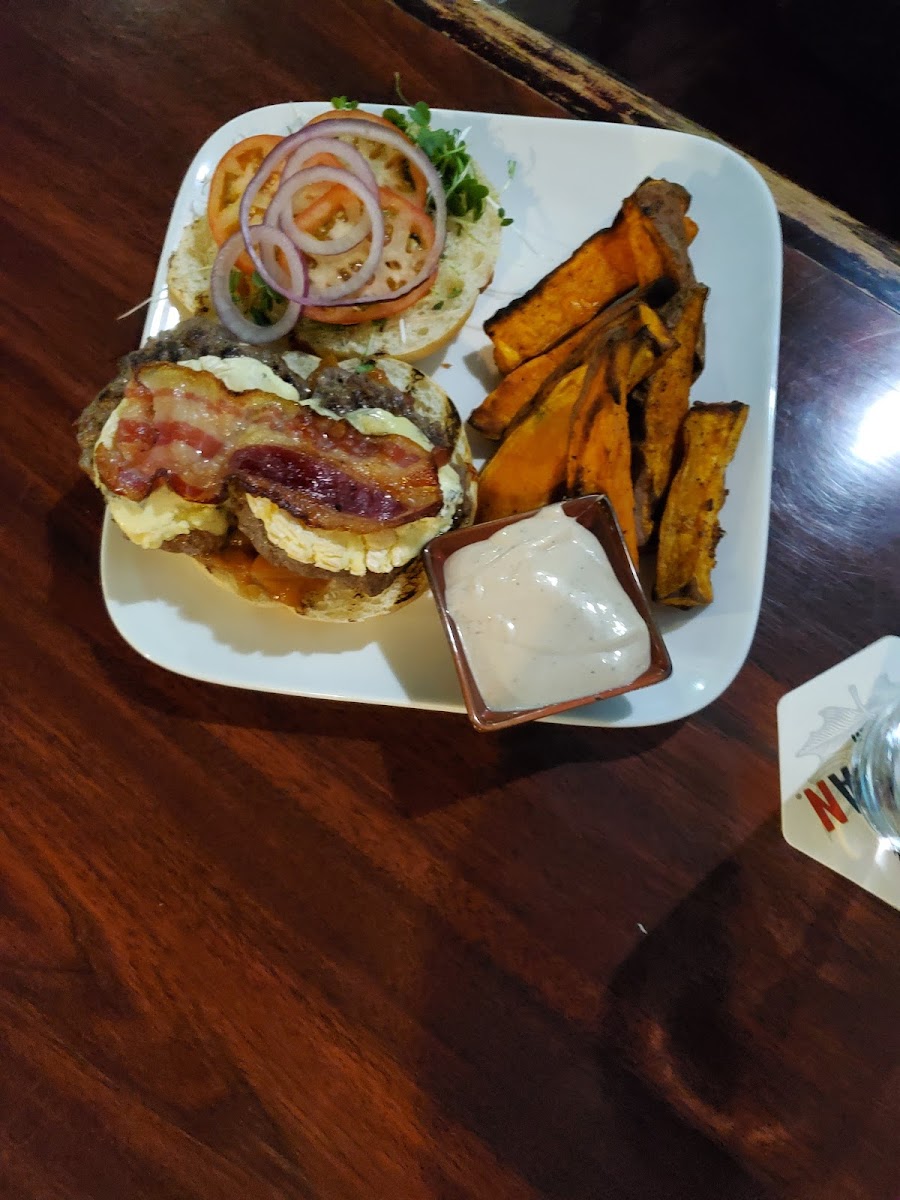 Frontier Eatery & Saloon - Photo 6