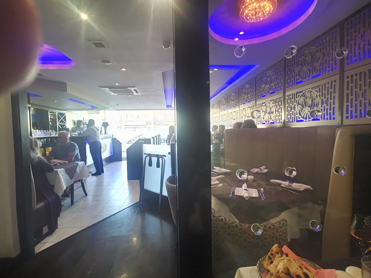 Surrey Palace - Photo 3