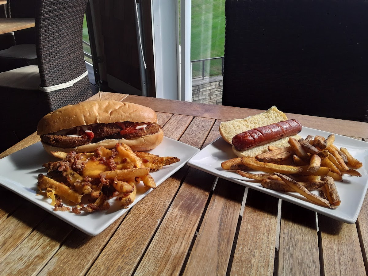 Arnie's Clubhouse Grill - Photo 1