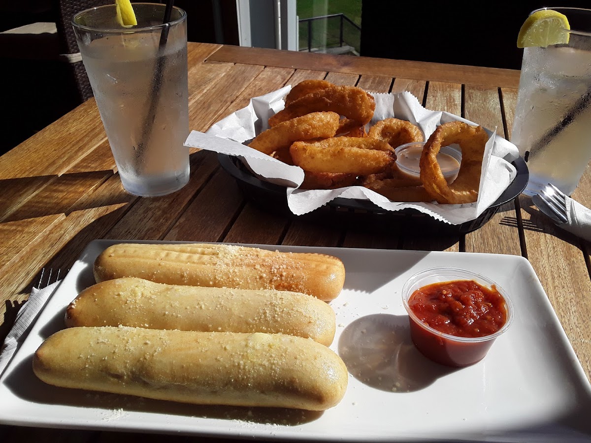 Arnie's Clubhouse Grill - Photo 7