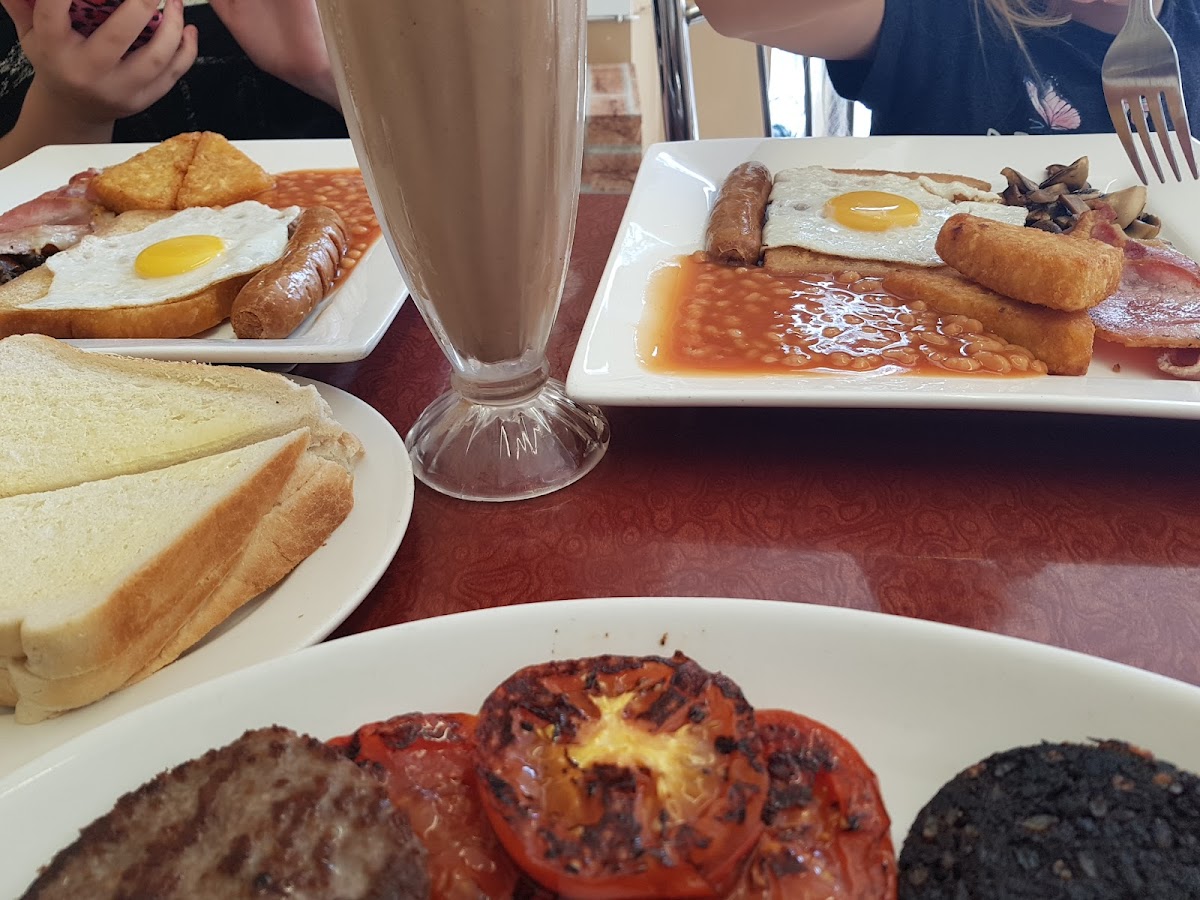 Central Cafe & Restaurant - Photo 8