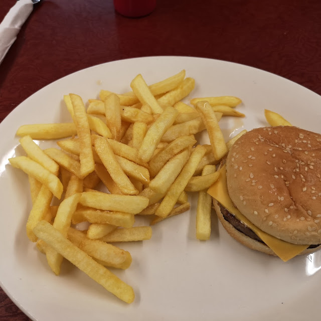 Cheeseburger and Chips