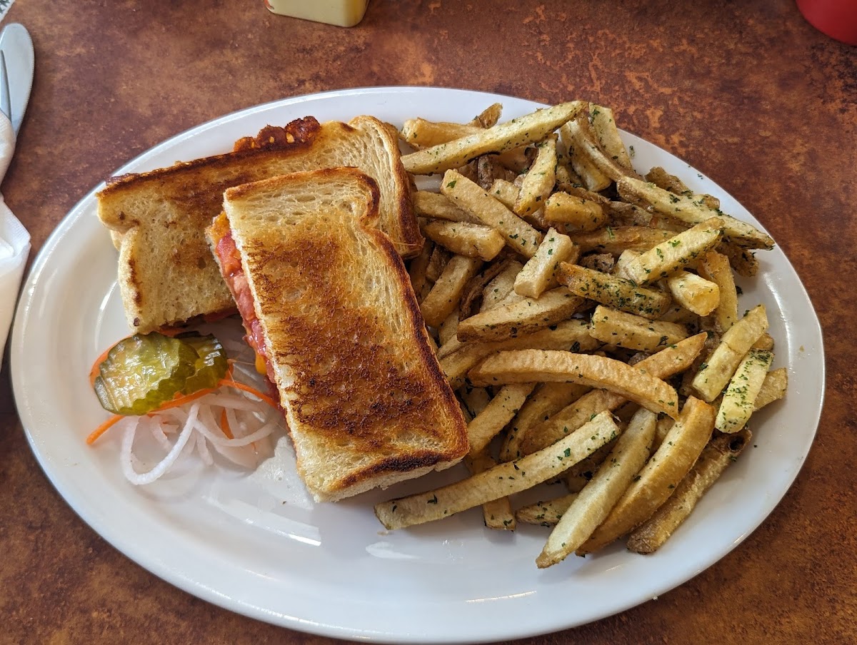 Motherhen Barbecue Diner - Photo 6
