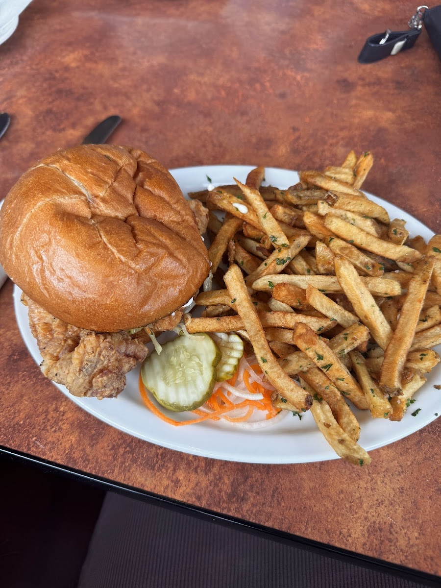 Motherhen Barbecue Diner - Photo 8