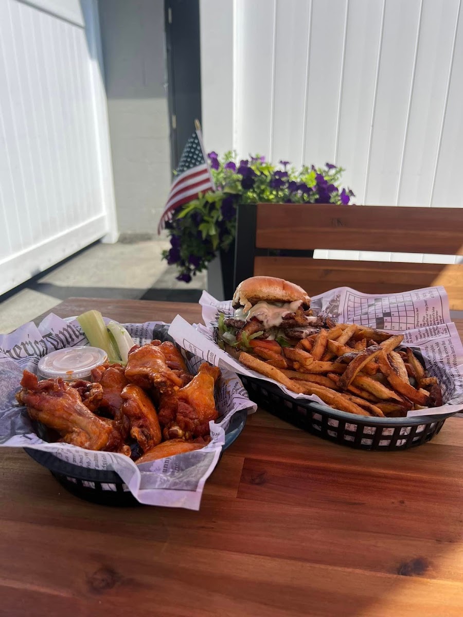 Benny's of Greenridge - Photo 7
