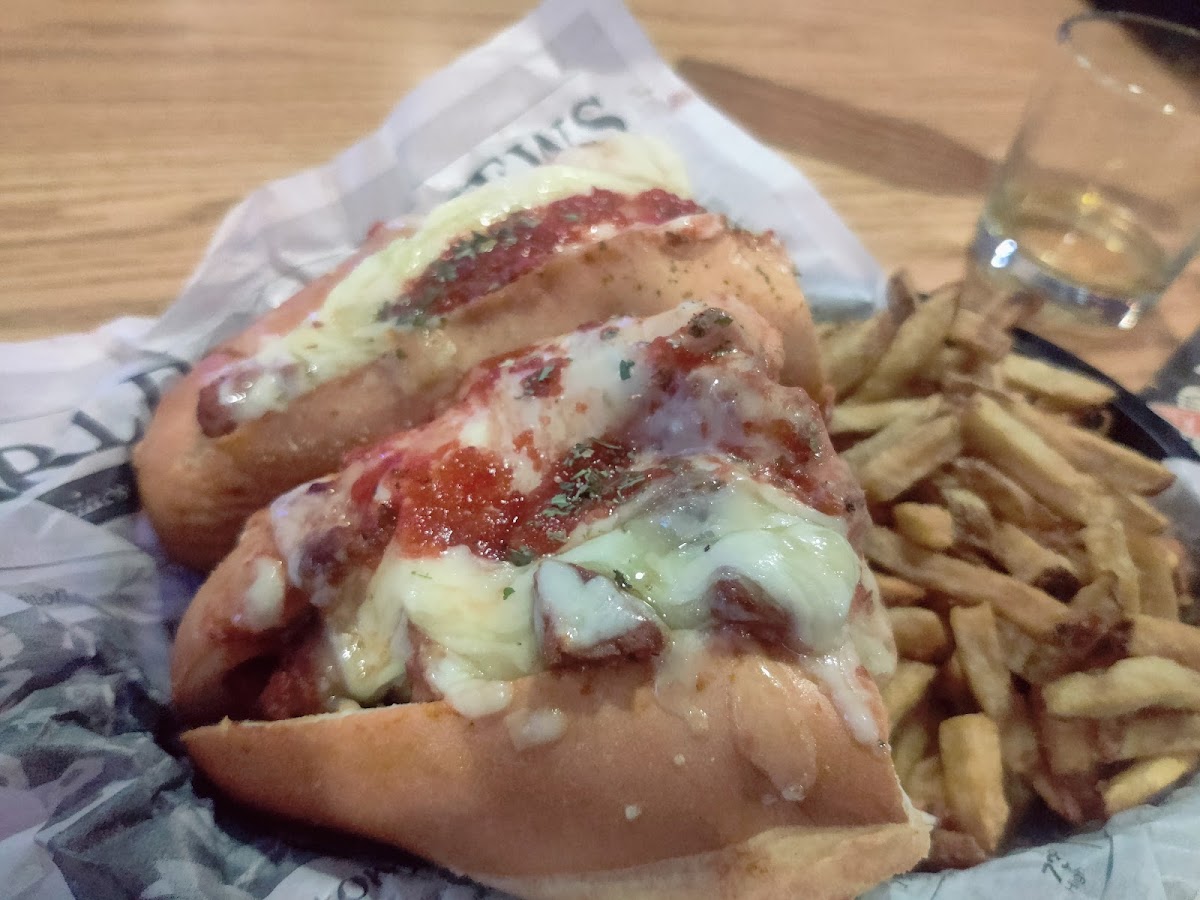 Benny's of Greenridge - Photo 8