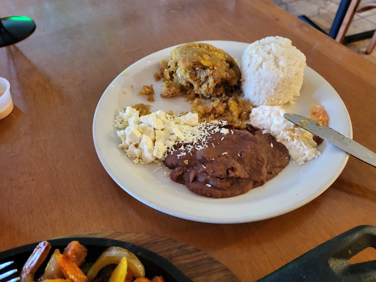 El Sabor De Mi Pueblo - Photo 7