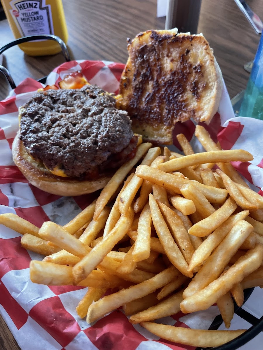 Badger Bob's Bar and Grill - Photo 3