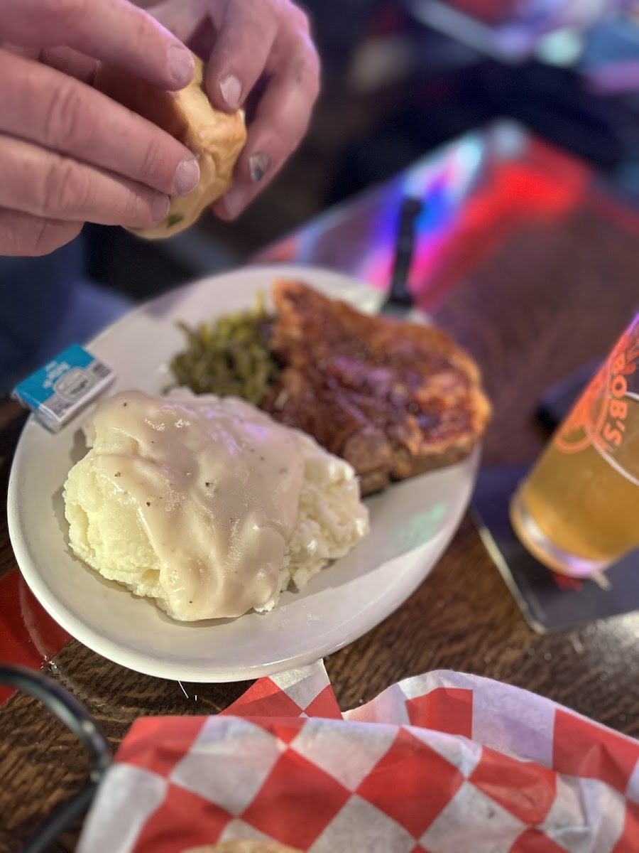 Badger Bob's Bar and Grill - Photo 8