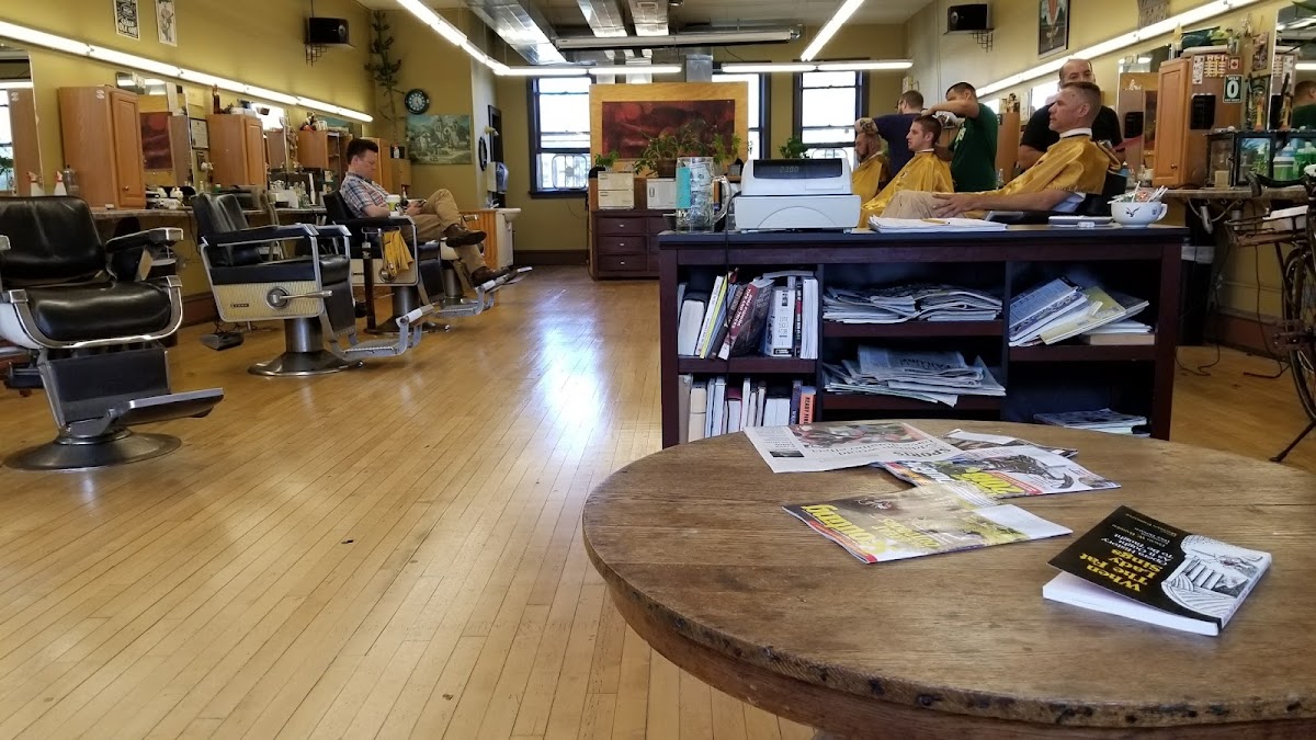 Jose's Barber Extraordinaire - Photo 1