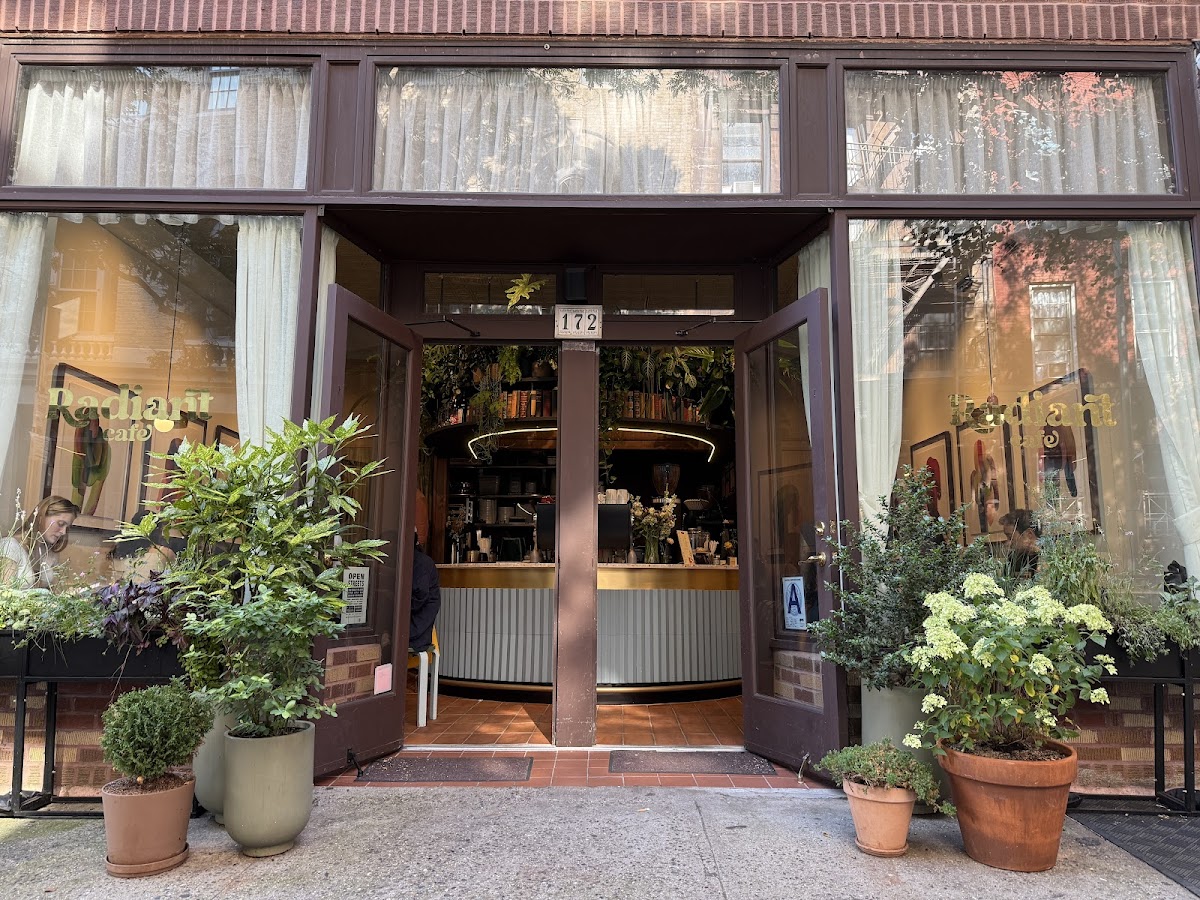 Radiant cafe - Photo 2