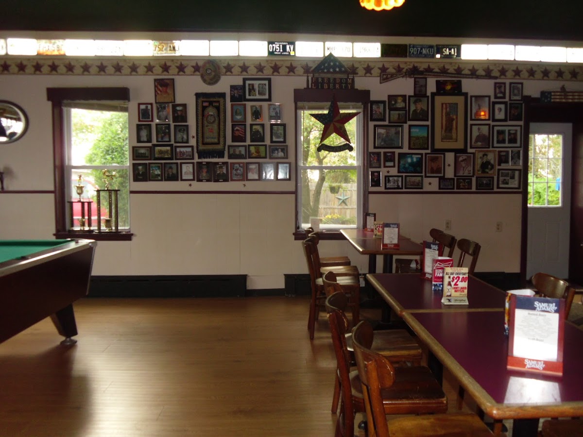 Suspenders Bar and Grill - Photo 4