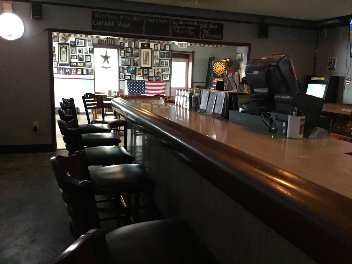 Suspenders Bar and Grill - Photo 5