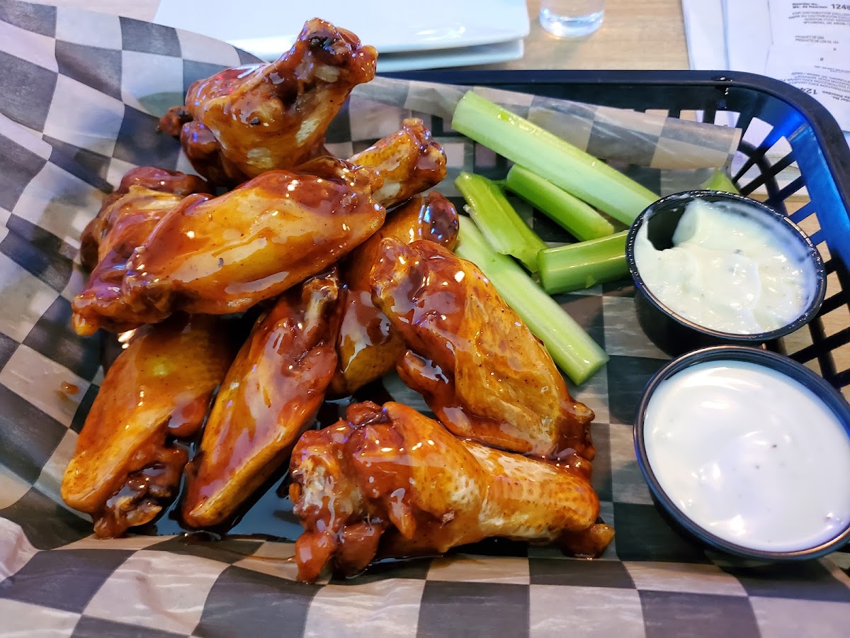 Suspenders Bar and Grill - Photo 8