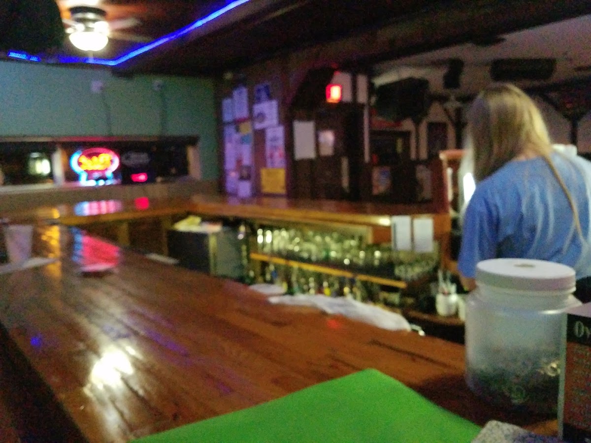 Dewey's Side Street Saloon - Photo 2