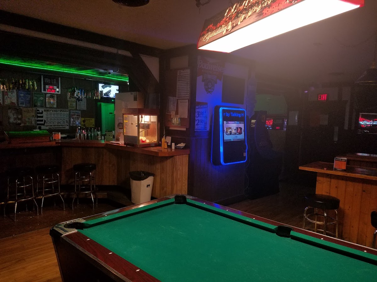 Dewey's Side Street Saloon - Photo 3