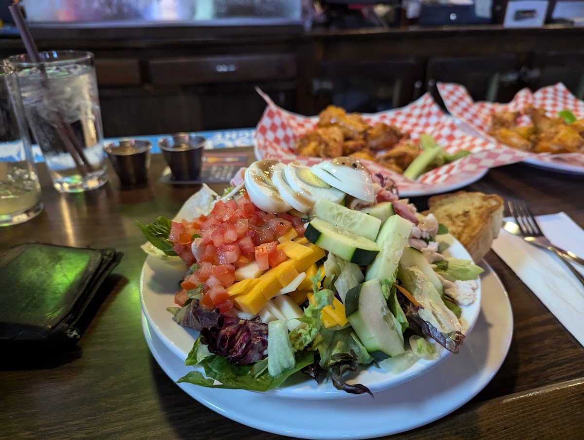 Wooden Nickel Pub & Eatery - Photo 9