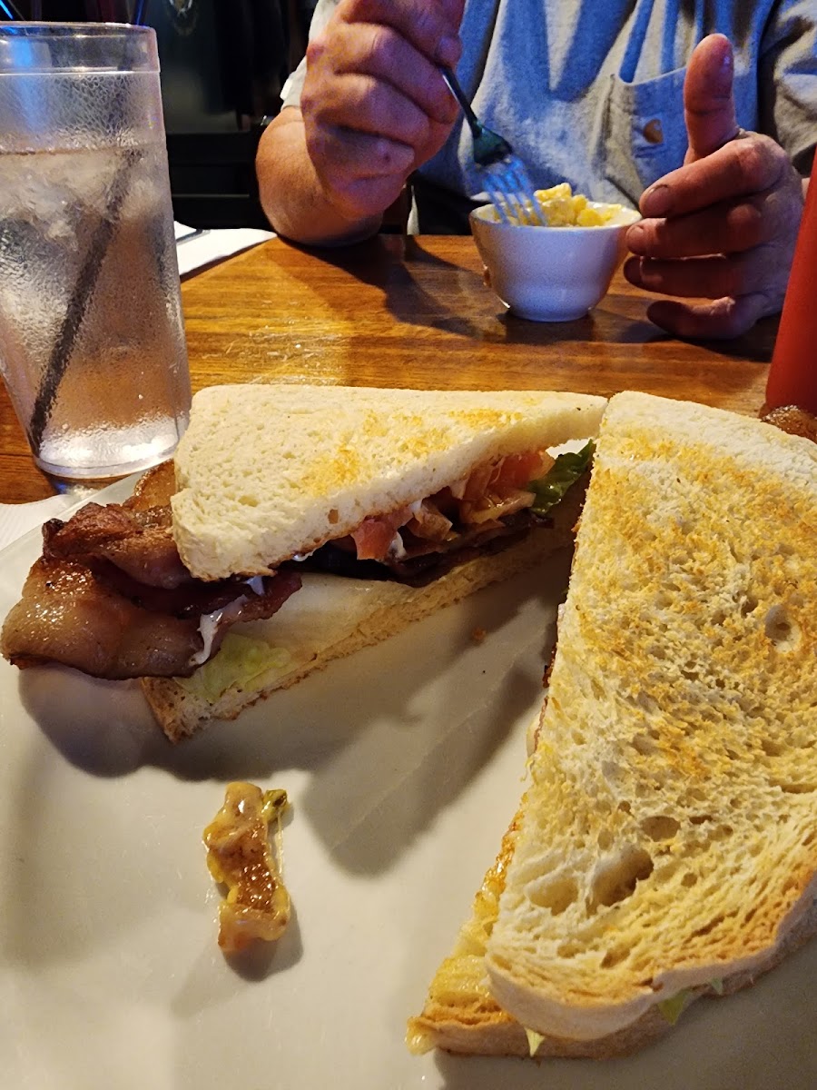 Wooden Nickel Pub & Eatery - Photo 2