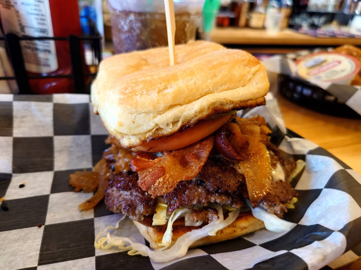 Toad's Burger Bar - Photo 9