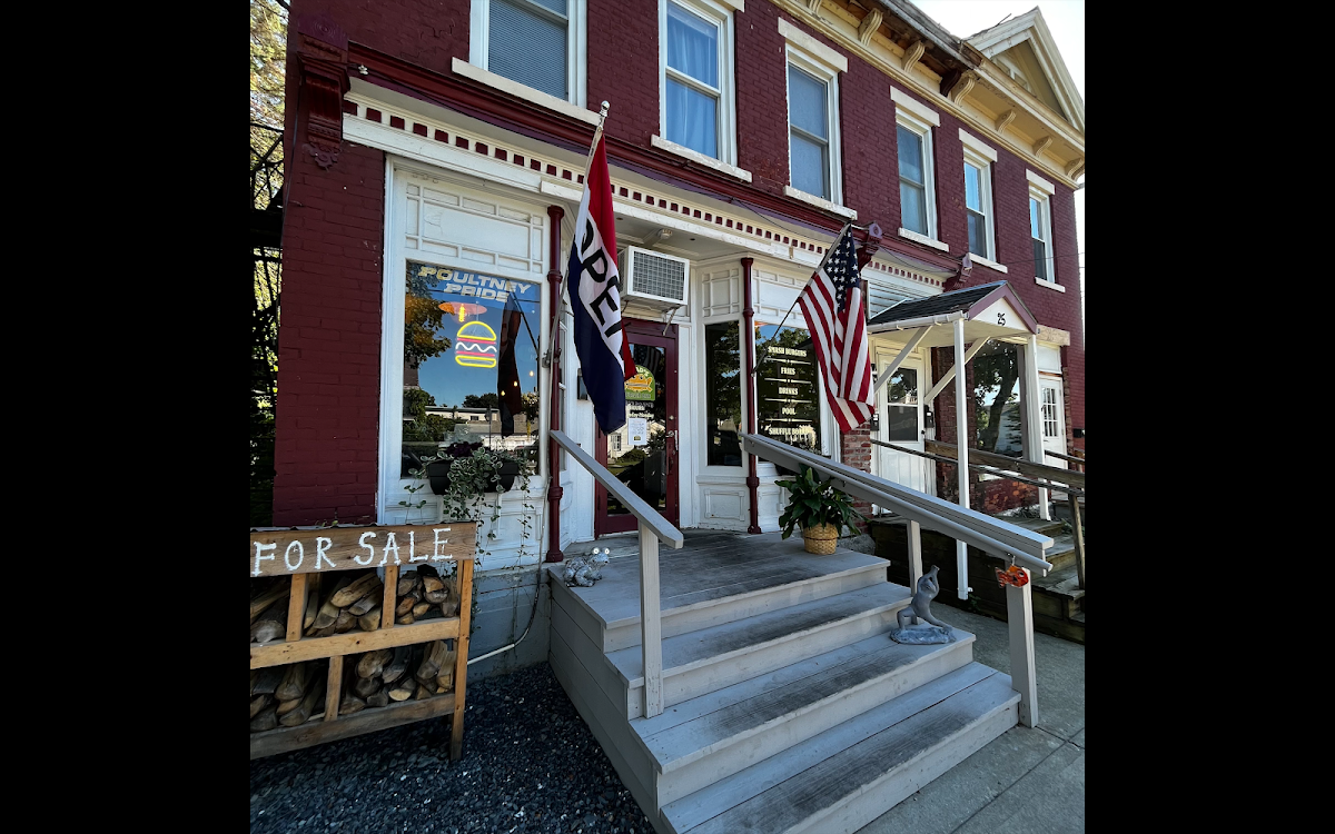 Toad's Burger Bar - Photo 2