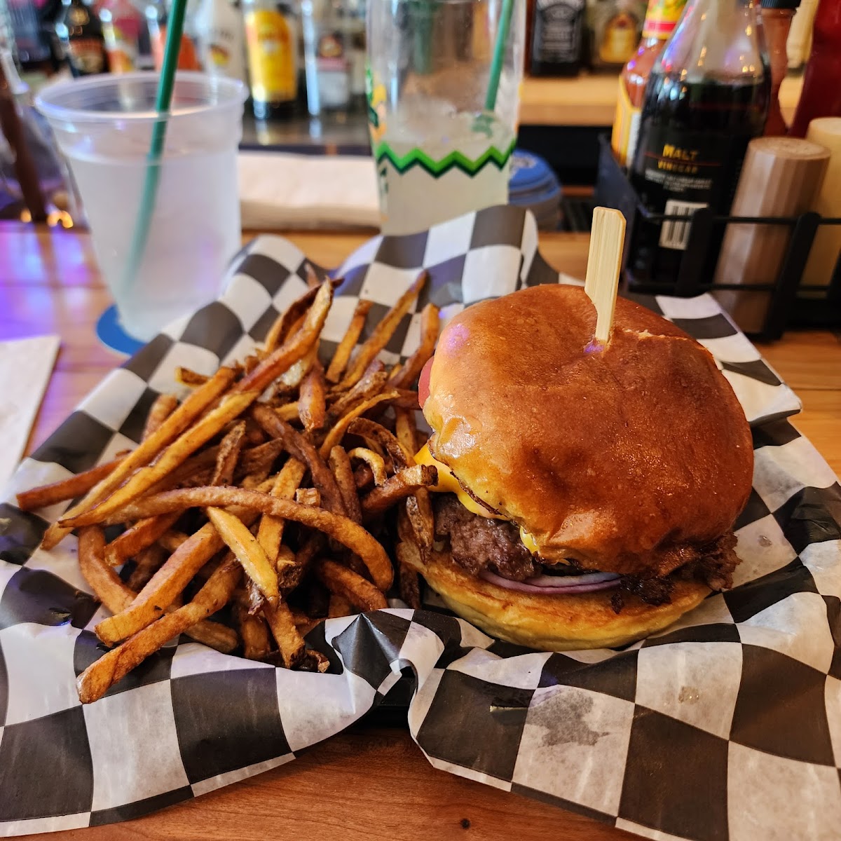 Toad's Burger Bar - Photo 5