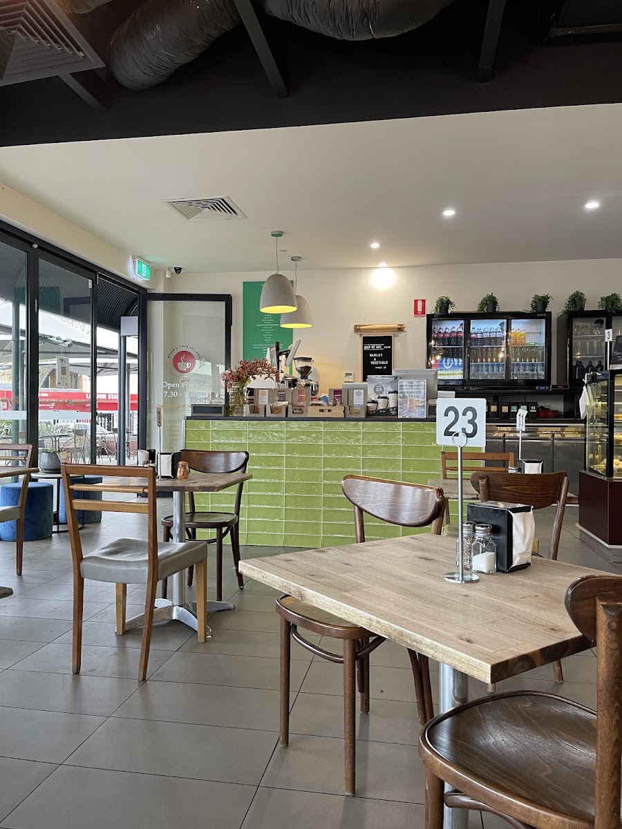 Anna’s Cafe In Lara