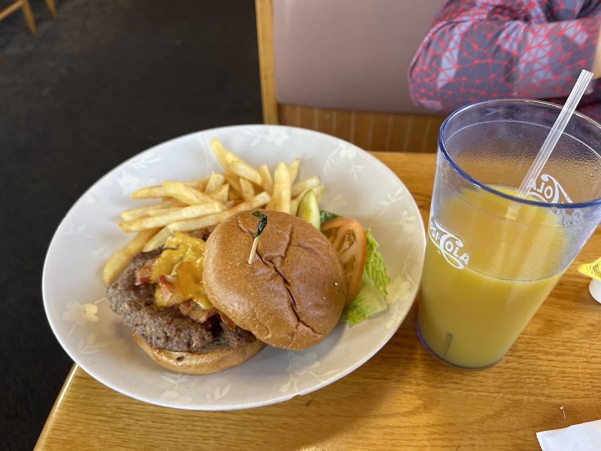 Sunshine Pancake House - Photo 2