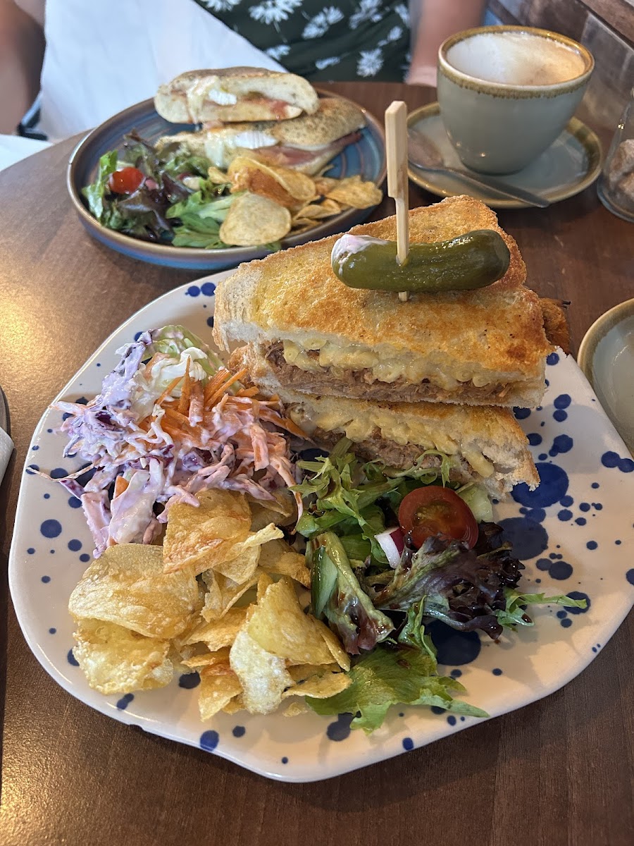 The Green Door Deli - Photo 2