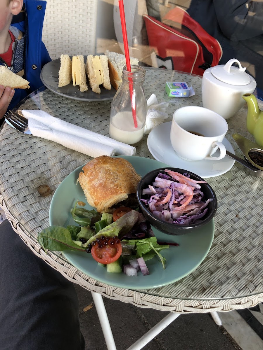 The Green Door Deli - Photo 4