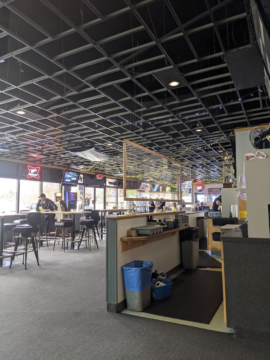 Jake's Bar & Grill - Photo 2