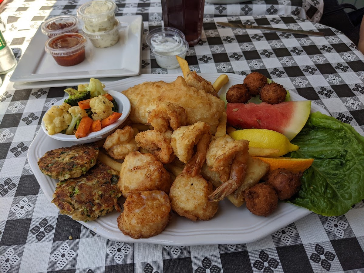 Tonys Clam Chowder Seafood Restaurant - Photo 8