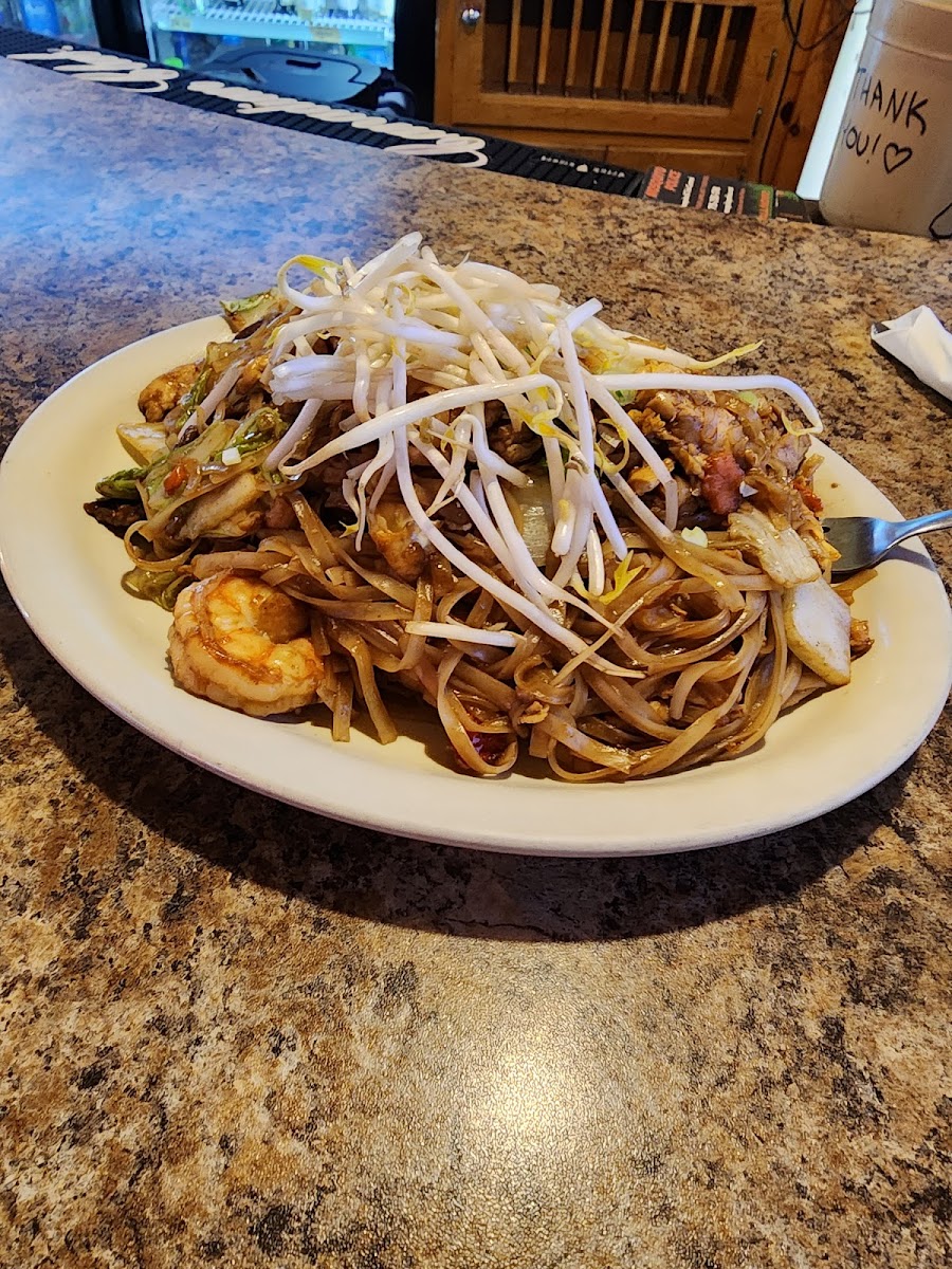 Chang's Half Moon Lakeview Bar & Grill LLC - Photo 8