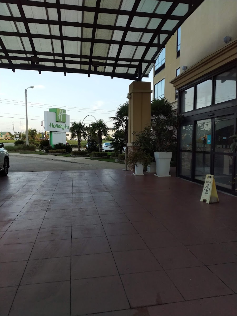 Magnolia bar & Grill - Photo 2
