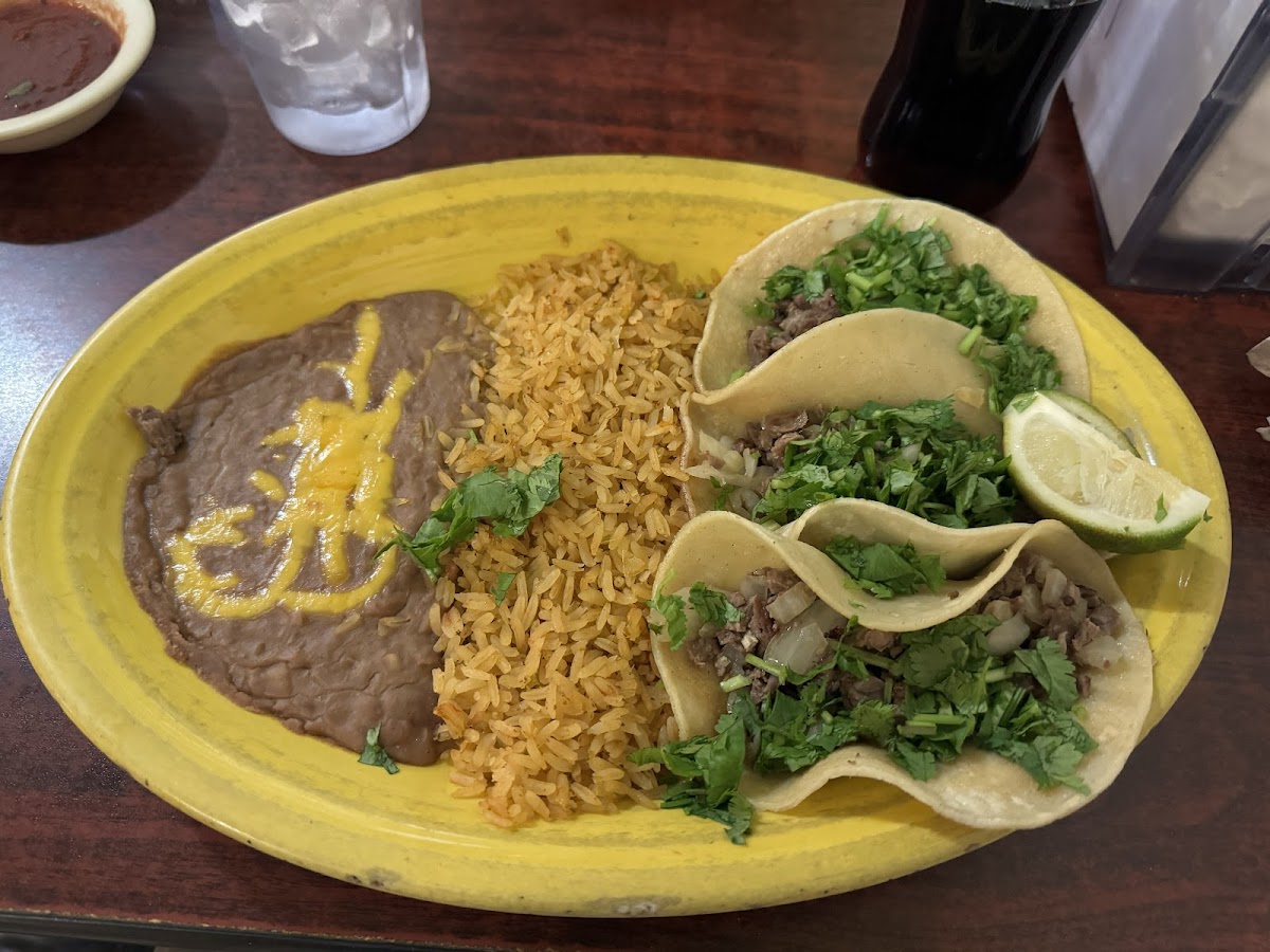 Hernandez Mexican Restaurant - Photo 1