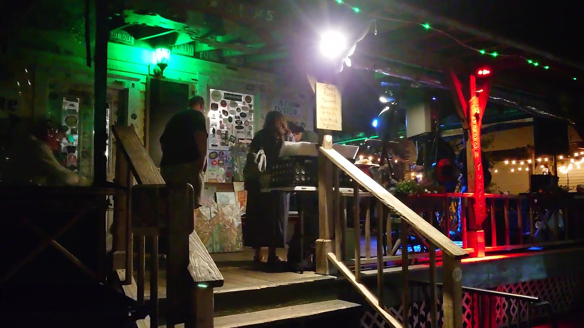 Green Turtle Tavern - Photo 1
