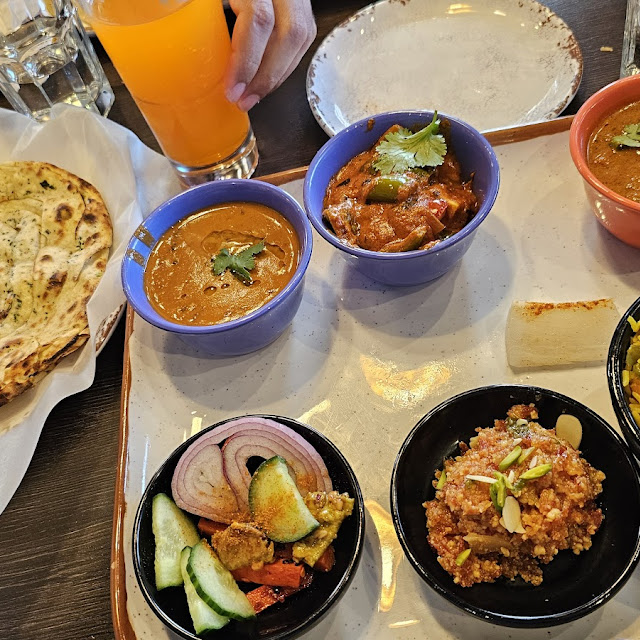 Veg Thali Garlic Naan