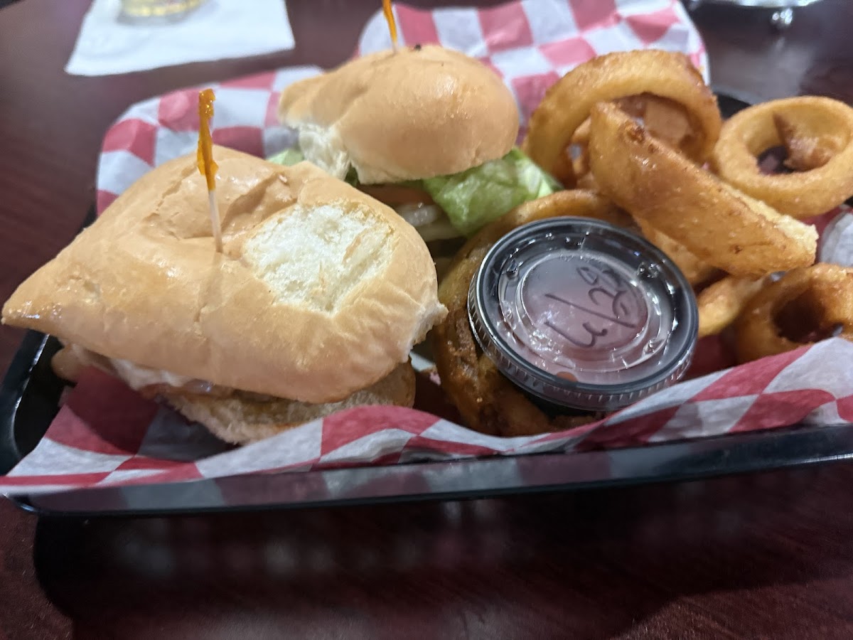 Brookse’s Bar and Grill - Photo 3