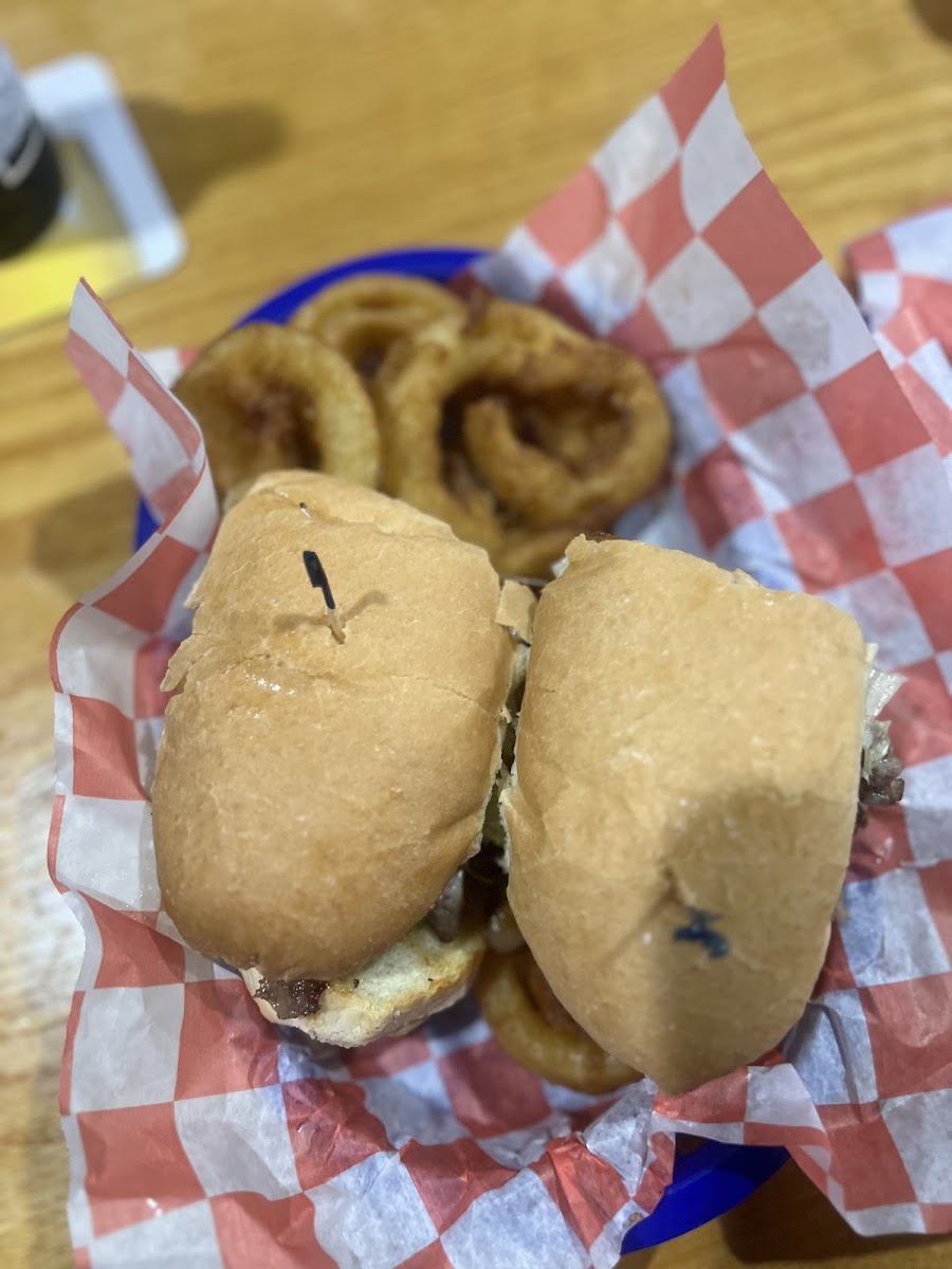 Brookse’s Bar and Grill - Photo 7