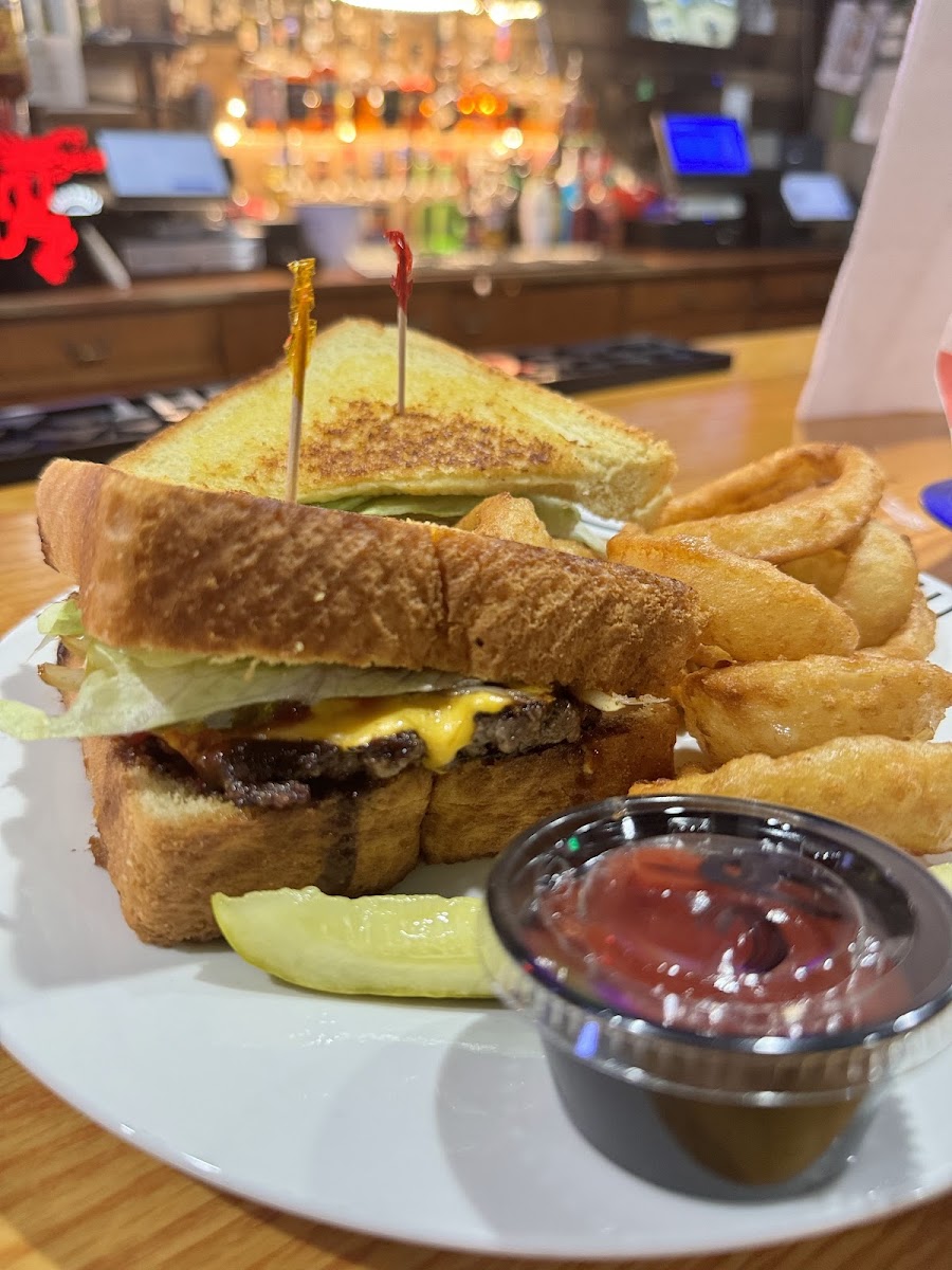 Brookse’s Bar and Grill - Photo 8