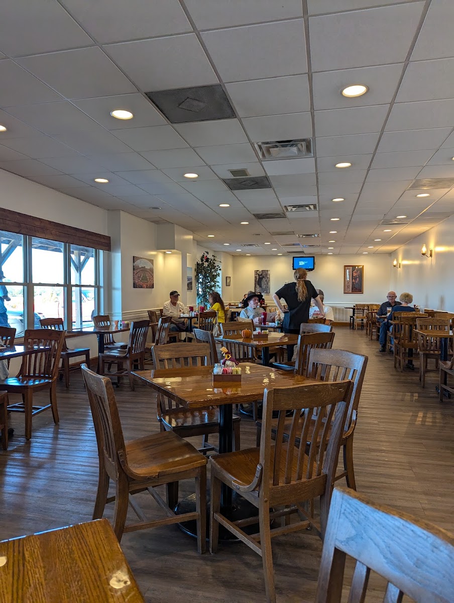 Davy Crockett Restaurant - Photo 2