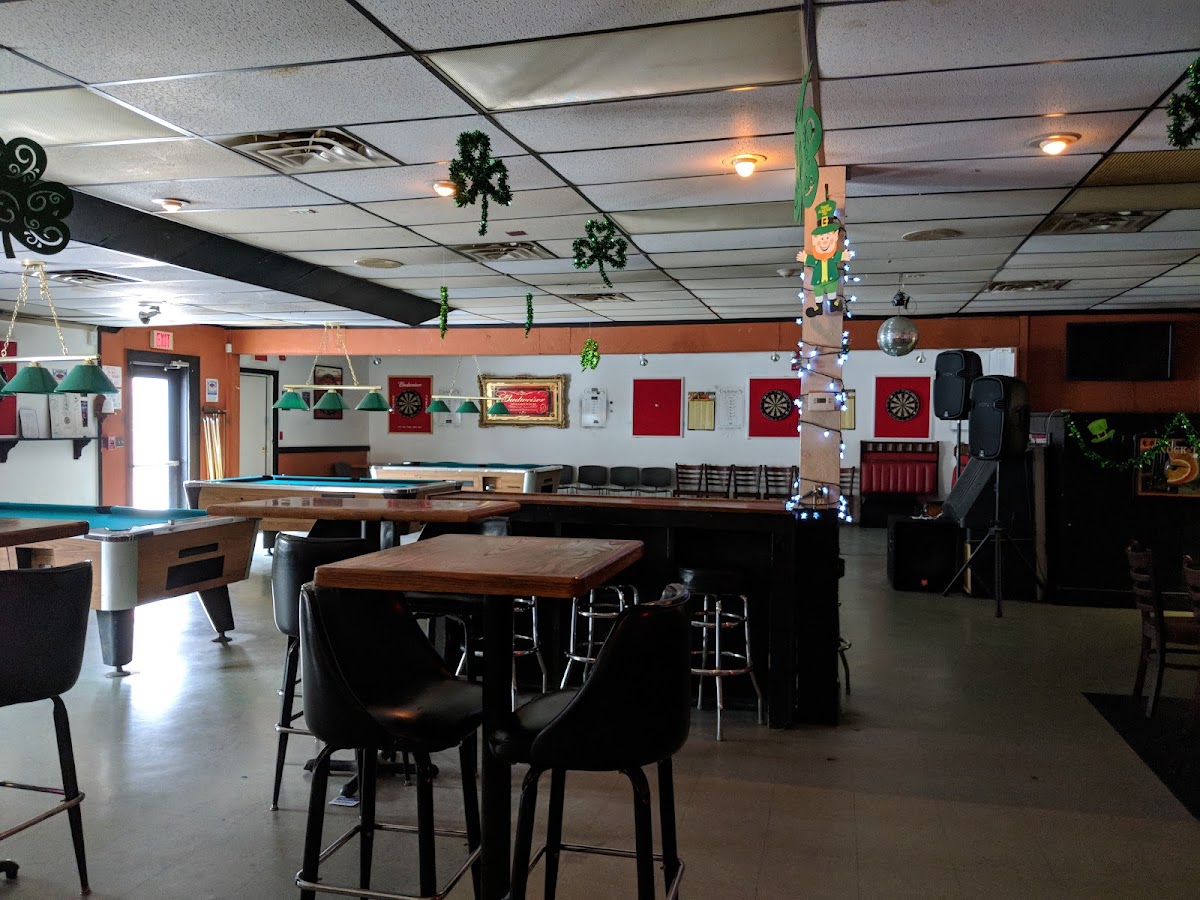 Lower Level Bar & Grill - Photo 2