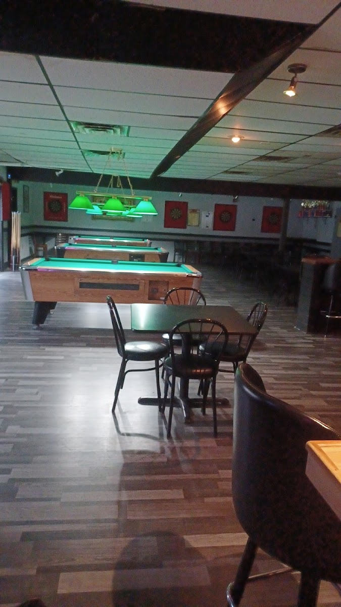 Lower Level Bar & Grill - Photo 3