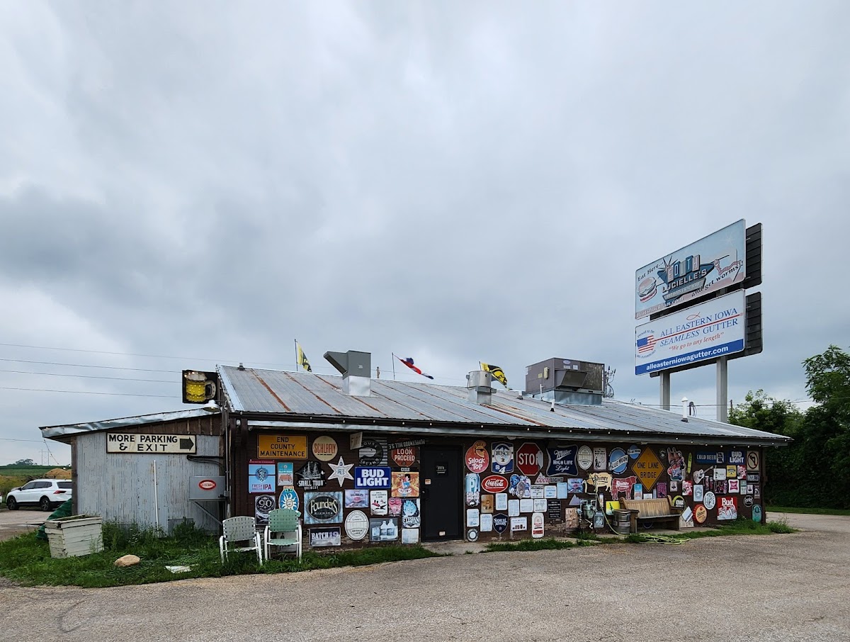 Edith Lucielle's Bait Shack & Wing Depot - Photo 2